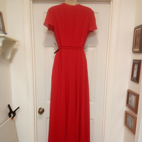 🆕 Lulu's💕Wrap dress 👗 Size 2-4 Small 🌹color beautiful red💄Stunning dress on - Picture 3 of 9